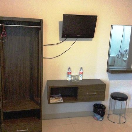 Hotel Diamond Makassar Bagian luar foto