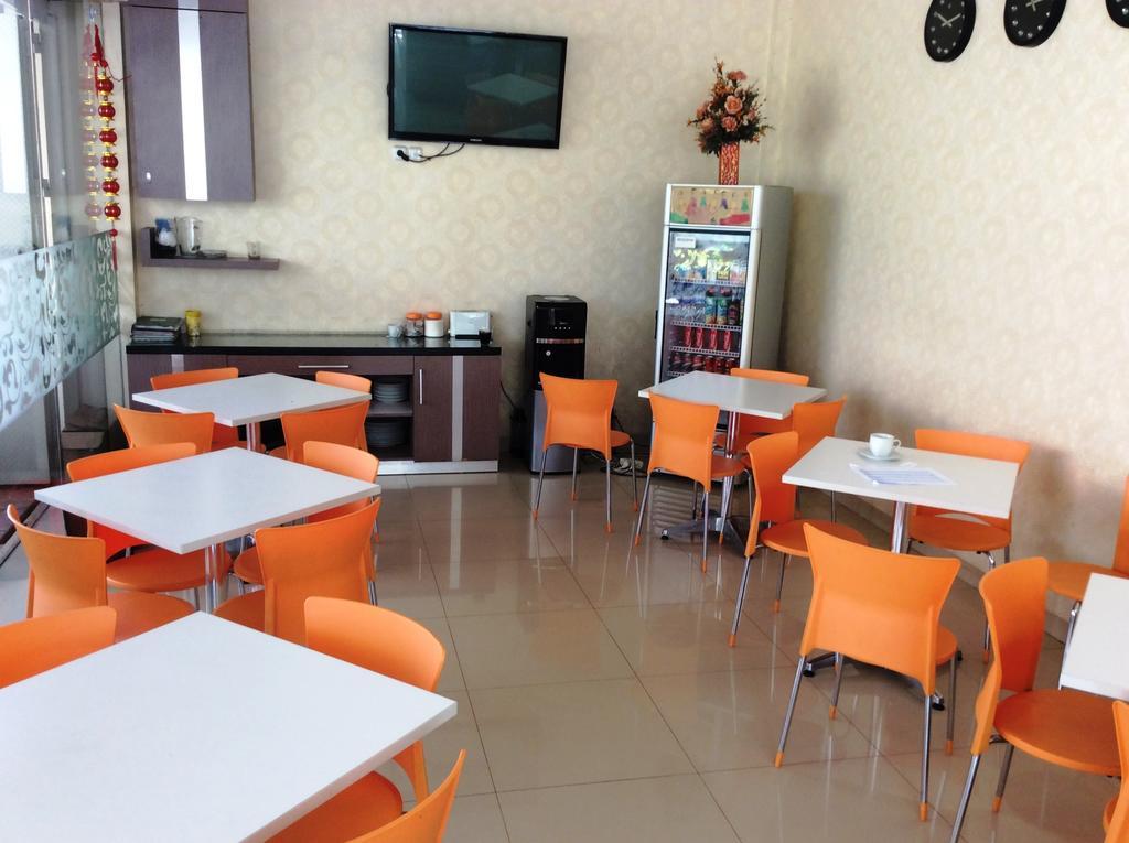 Hotel Diamond Makassar Bagian luar foto