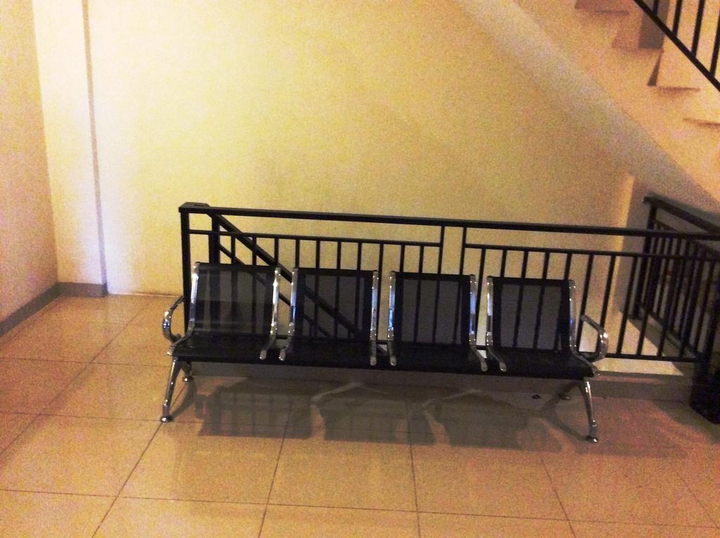Hotel Diamond Makassar Bagian luar foto