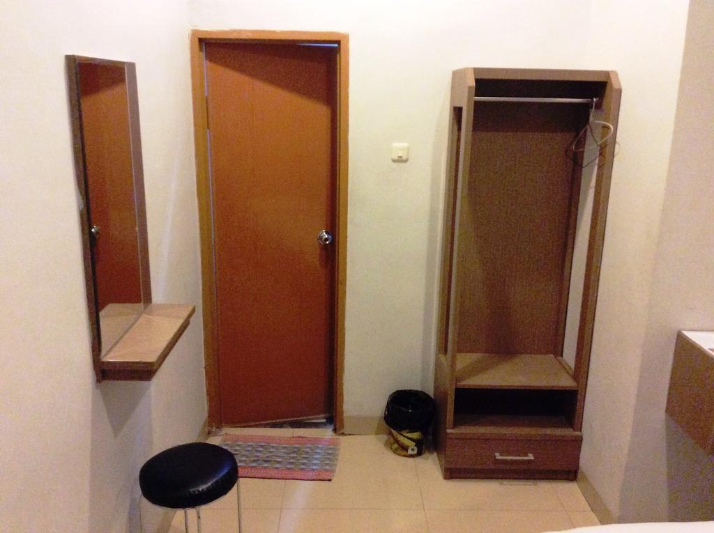 Hotel Diamond Makassar Ruang foto