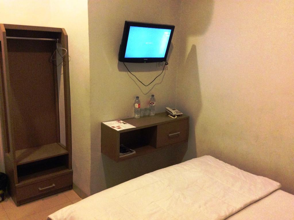 Hotel Diamond Makassar Ruang foto