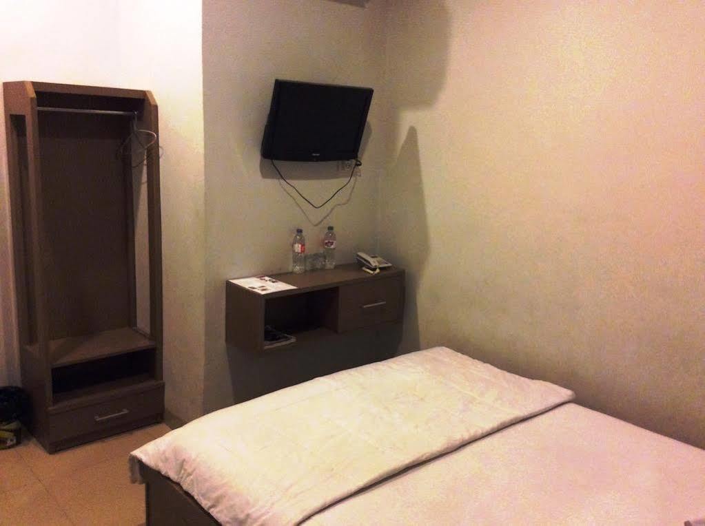 Hotel Diamond Makassar Bagian luar foto
